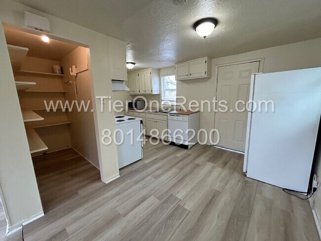 Foto del edificio - This property offers a NO DEPOSIT option a...