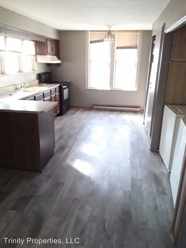 Primary Photo - 220 W Cherry St