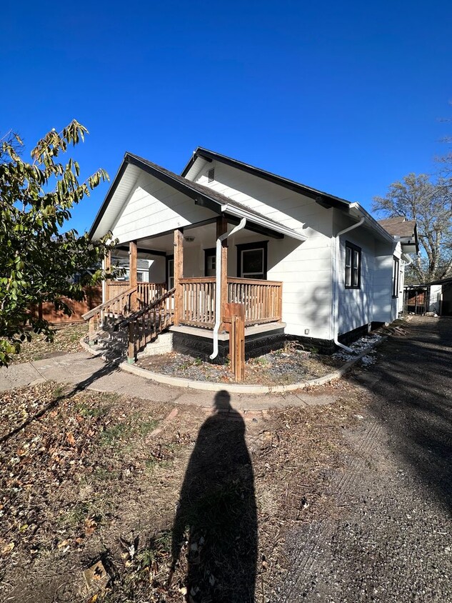 Foto principal - $1250 - 3 bedroom / 2 bathroom - Single Fa...
