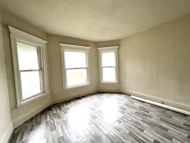 Building Photo - 1505 Howard Ave. Apt 1