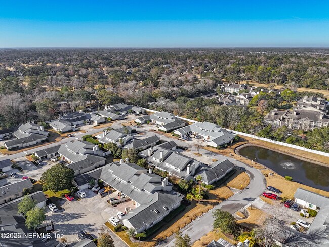 Foto del edificio - 141 La Pasada Cir W