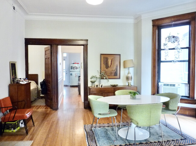Foto del edificio - 1327 N Maplewood Ave