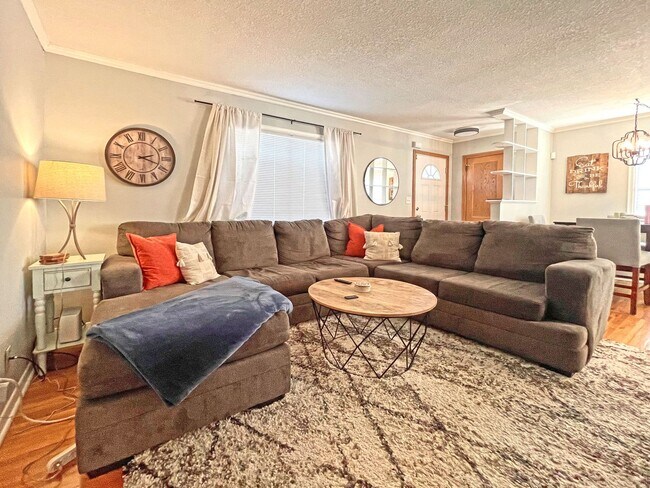 Foto del edificio - Remodeled Jewel has Fenced Yard, 3 Season ...