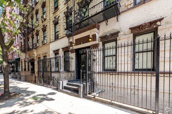 Building Photo - 319 E 95th St