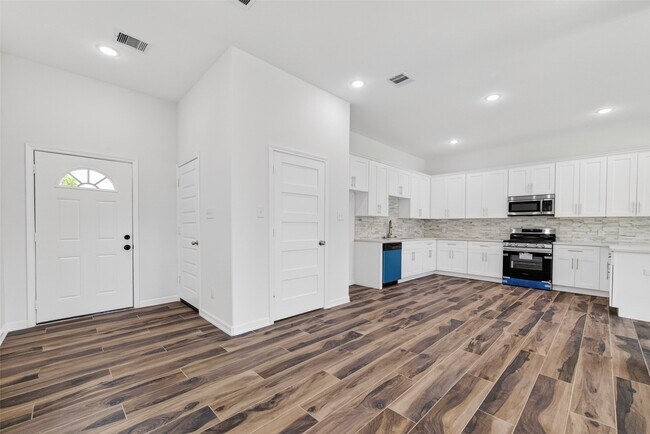 Foto del edificio - 8628 Scott St