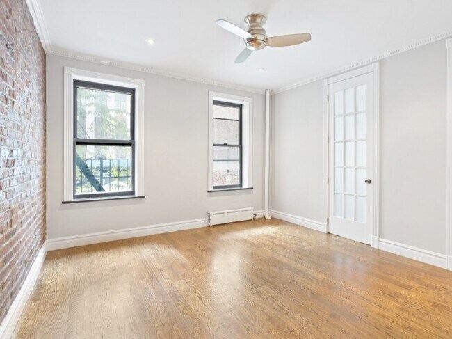 Building Photo - 346 E 18th St