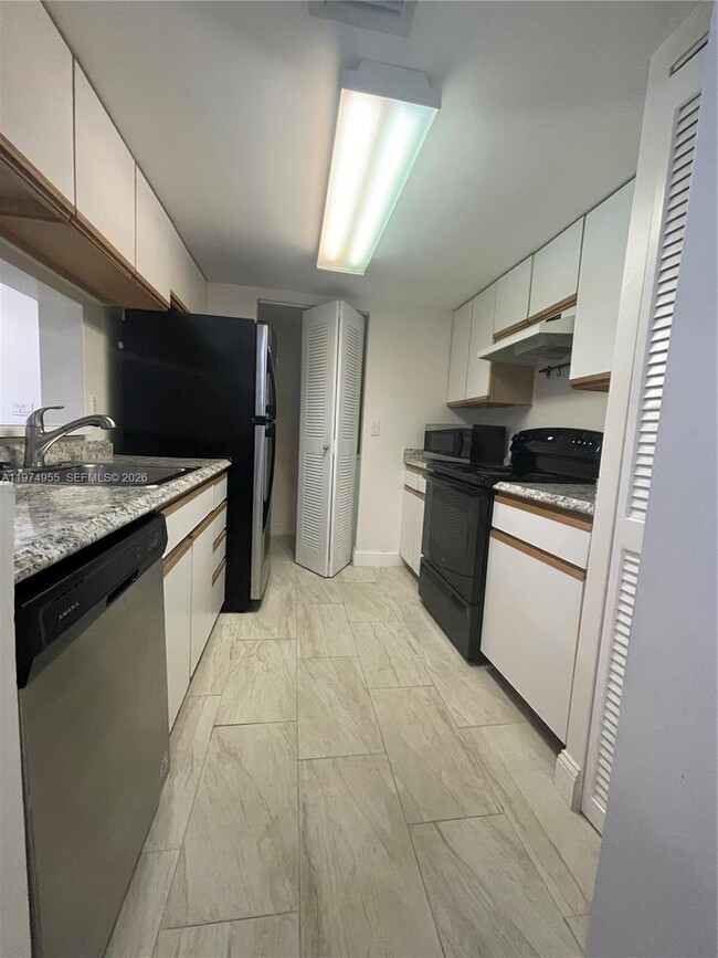 Foto del edificio - 9701 Westview Dr