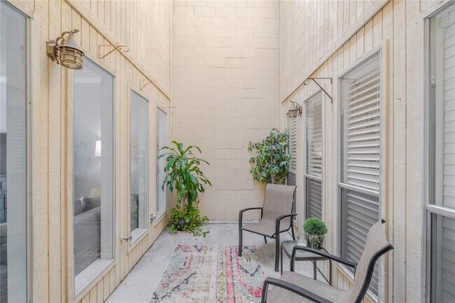Foto del edificio - 4022 Breakwood Dr