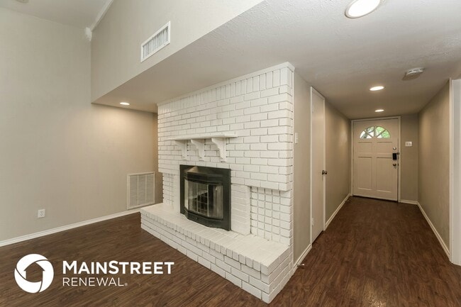 Building Photo - 1412 Natchez Dr