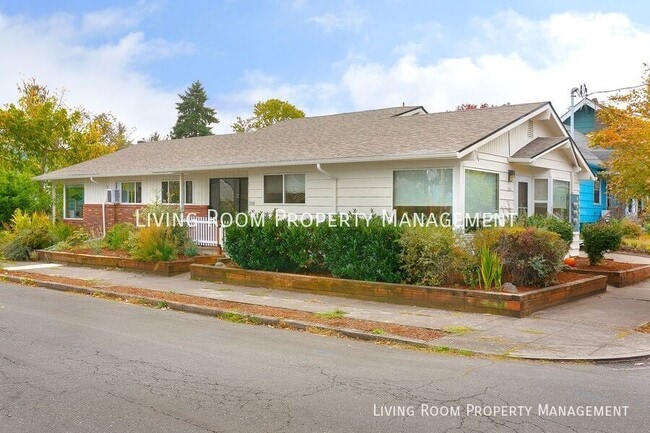 Building Photo - 7906 NE Oregon St