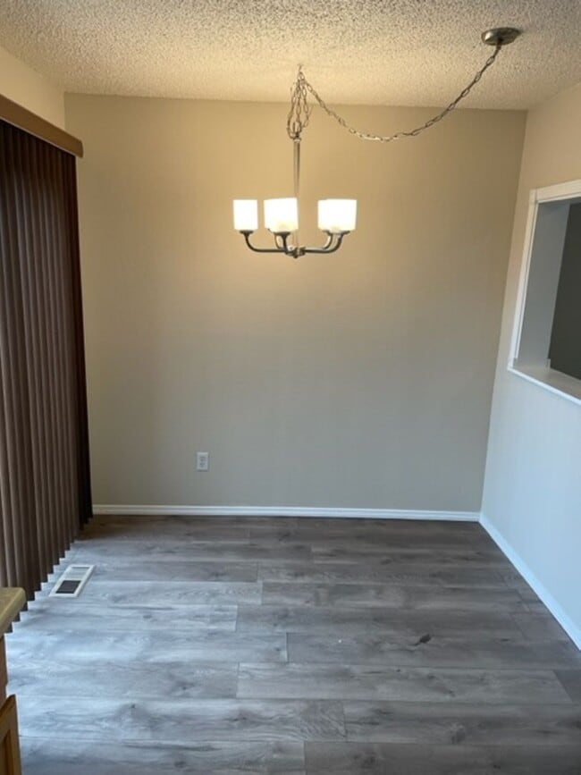 Building Photo - La Jolla 2BD Two-Story Townhome convenient...