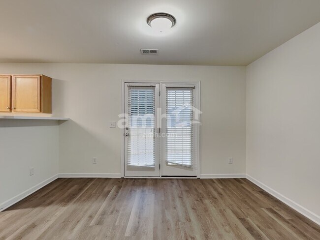 Foto del edificio - 185 Silver Creek Trail