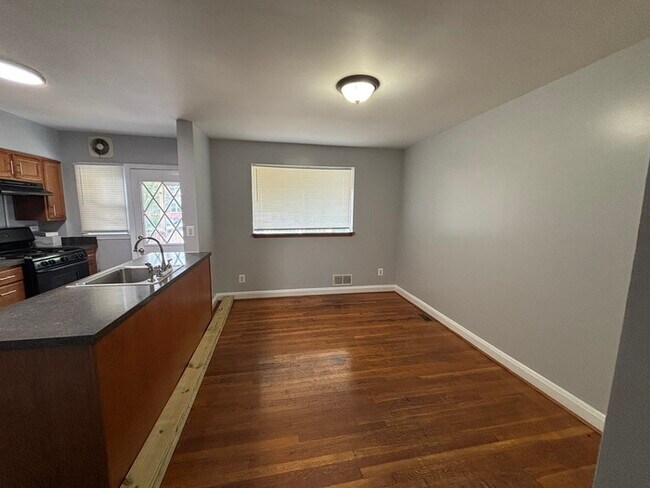 Foto del edificio - 3 bedrooms in 21239