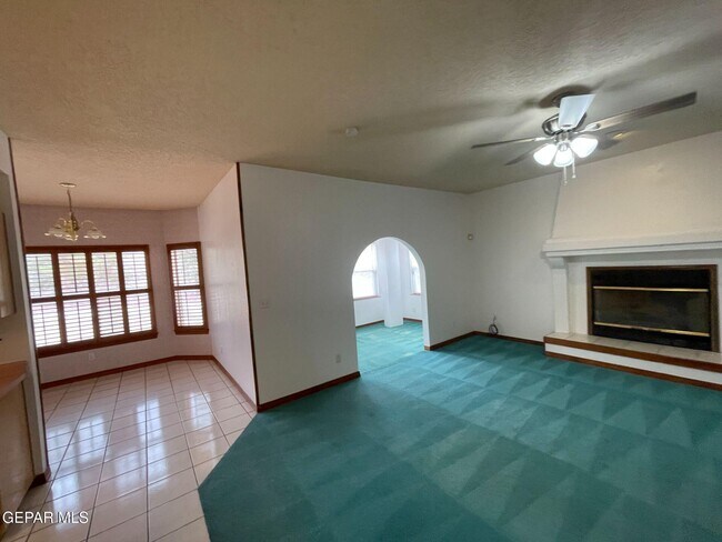 Foto del edificio - 6851 Rock Canyon Dr