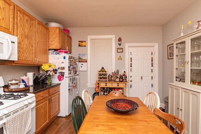 Building Photo - 3702 N Kimball Ave