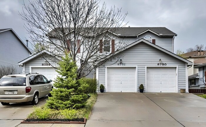 Foto principal - 2 Bed, 1.5 Bath Renovated Townhome!