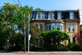 Building Photo - 217-217 Carlton St.