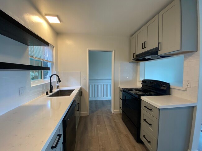 Building Photo - 678 W 23rd St