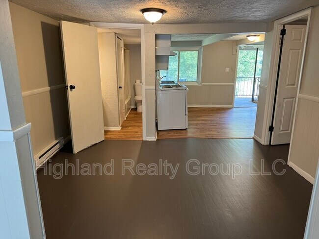 Building Photo - 1887 Habecker Rd