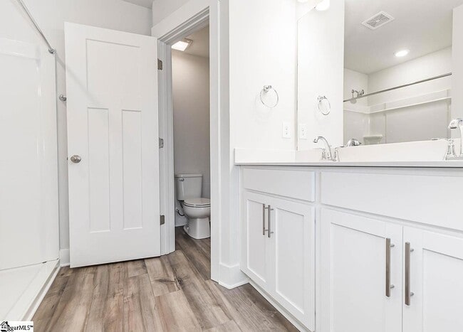 Building Photo - 110 Creekhill St