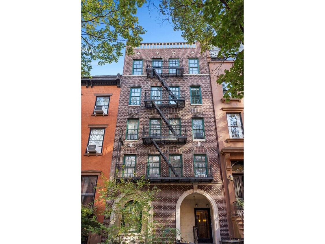 Primary Photo - 16 Monroe Pl