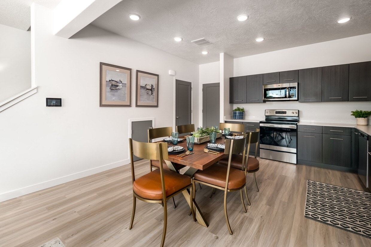 Black Ridge Townhomes Apartments at 988 S Walker Way Saint UT