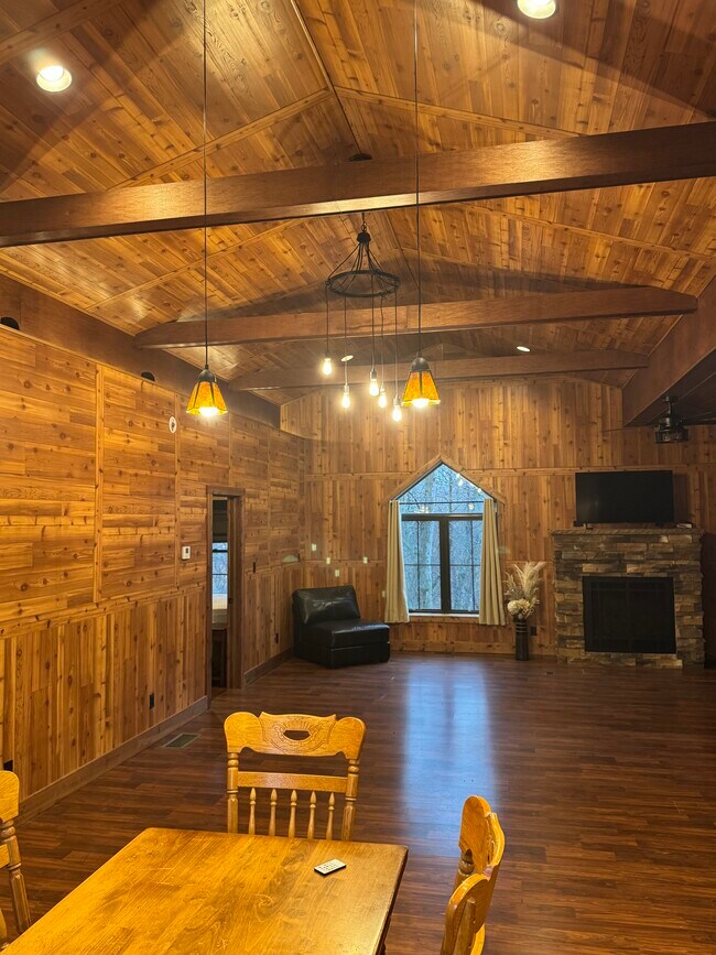 Foto del edificio - 324 Messenger Rd