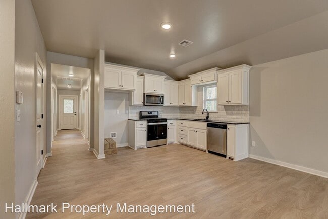 Building Photo - 3 br, 2 bath House - 721 Ivy Lane