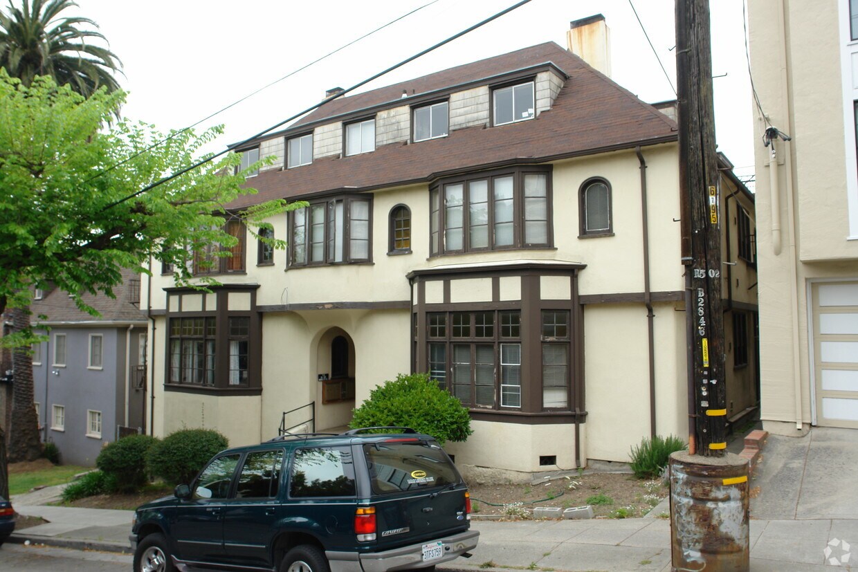 Building Photo - 2317 Le Conte Ave
