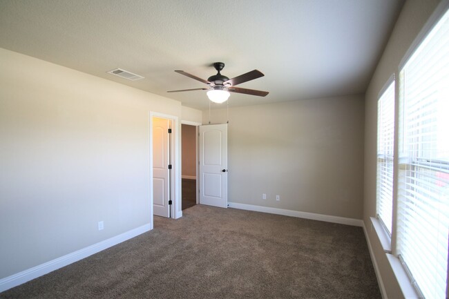 Foto del edificio - 1301-1305 White Sand Dr.