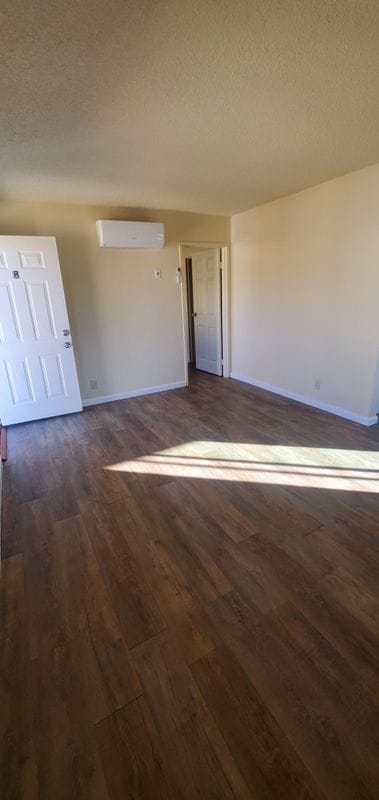 Building Photo - 1099 Roewill Dr