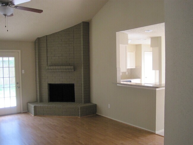 Foto del edificio - 6822 Harpers Dr