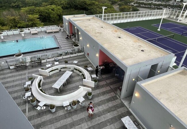 Foto del edificio - 2000 Metropica Wy