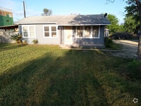 Building Photo - 135 Rainbow Dr