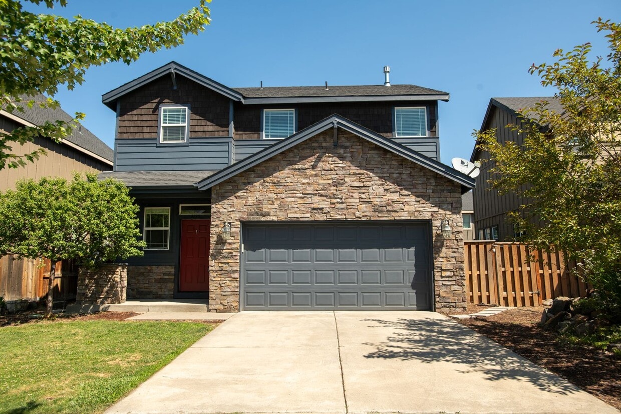 Primary Photo - Light and Bright Beautiful 3 bedroom Home!