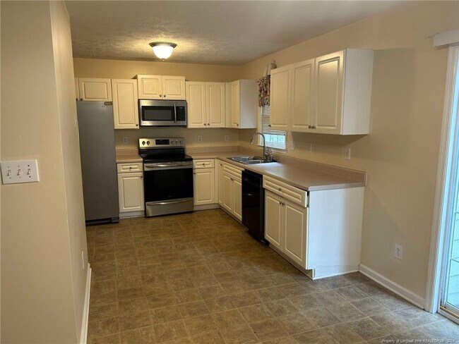 Foto del edificio - 112 Brett Ct