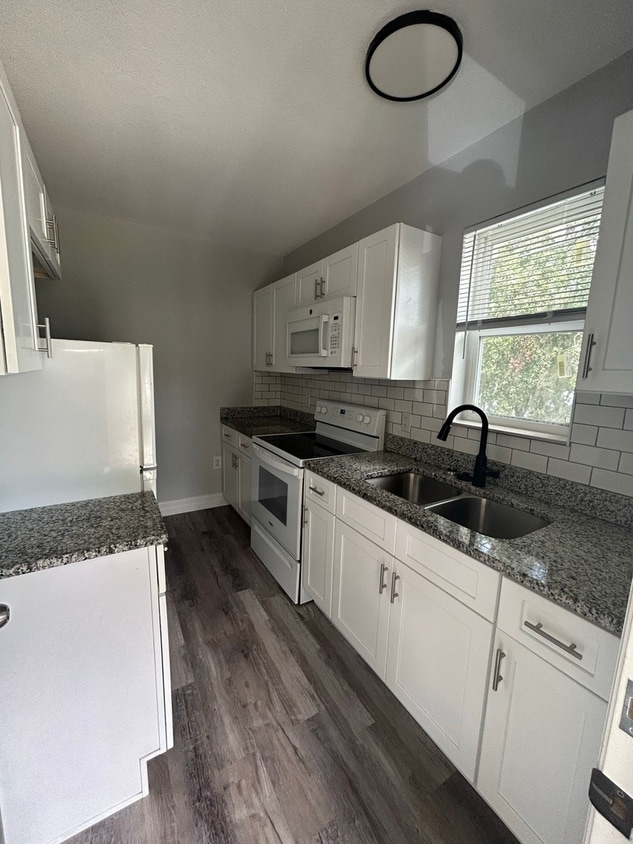 Building Photo - One bedroom One bath - Bartow