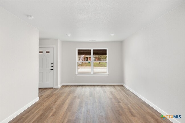 Building Photo - 323 S Burnet St