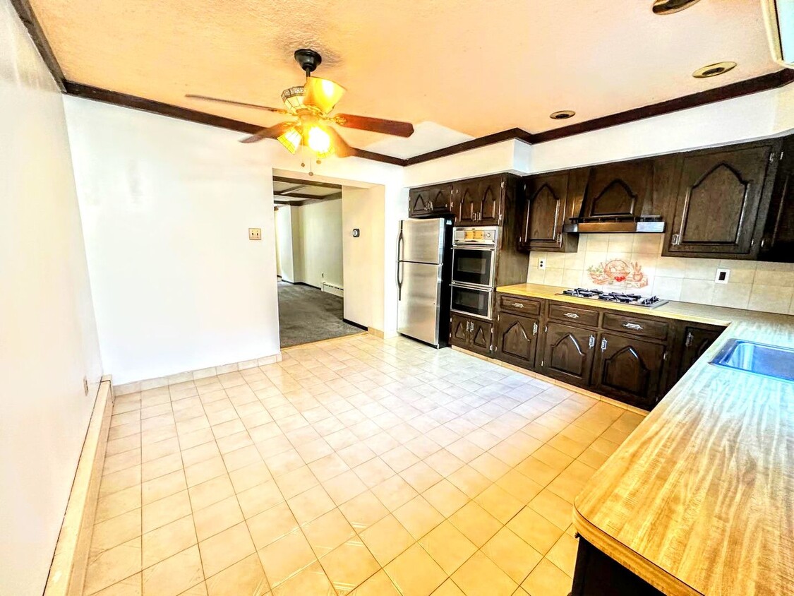 Foto principal - Lovely & Spacious 4BR/2BA South Philly Hom...