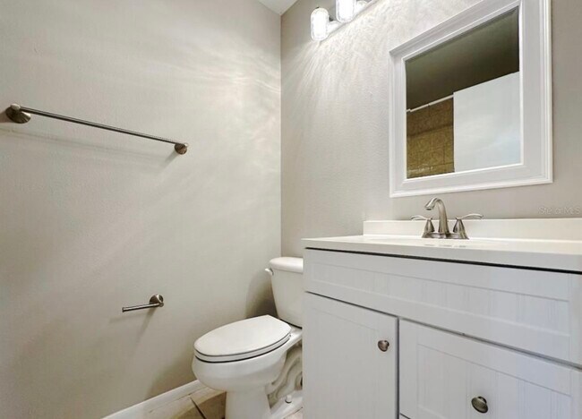 Building Photo - 7135 Parkside Villas Dr N