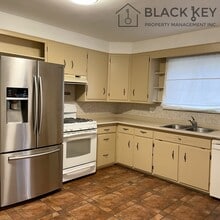 Building Photo - 564 Queens Ave