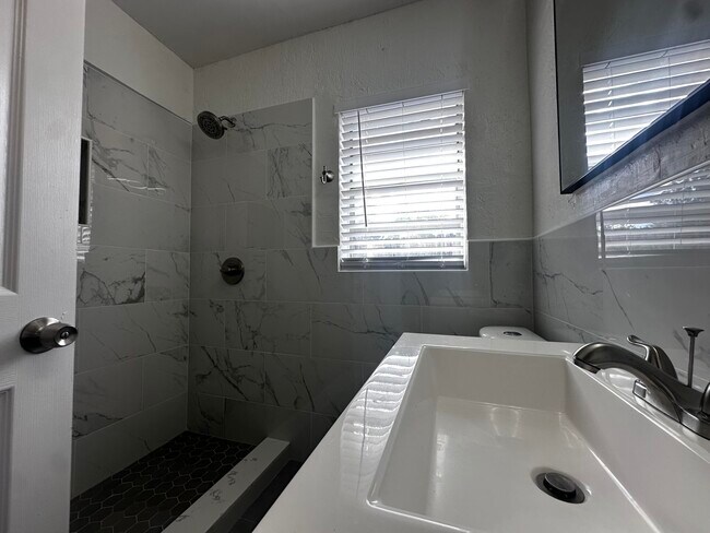 Foto del edificio - 3874 7th Ave N