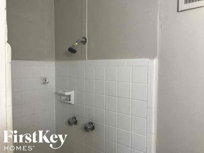 Foto del edificio - 4891 Brentdale Ave