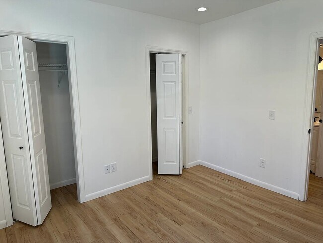 Building Photo - 403 Wilson Ave