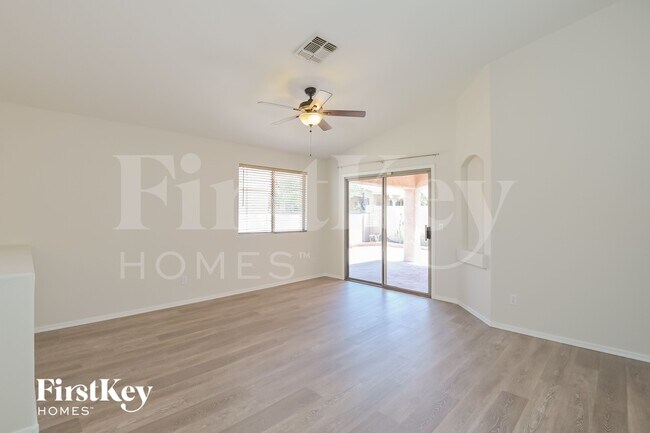 Foto del edificio - 6951 W Red Rock Dr