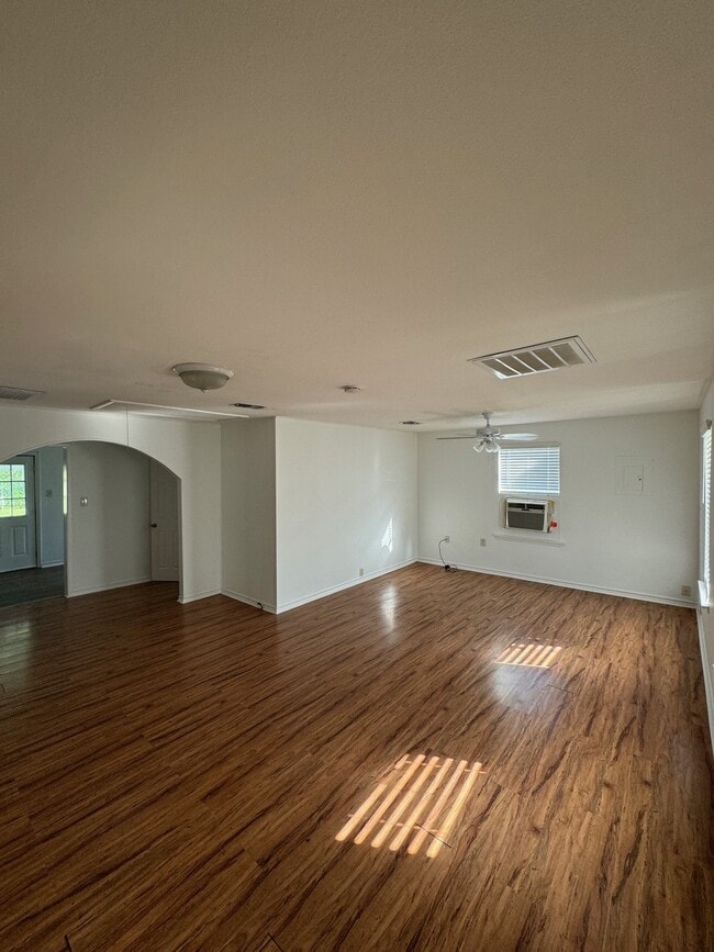 Foto del edificio - 318 Pleasanton Rd