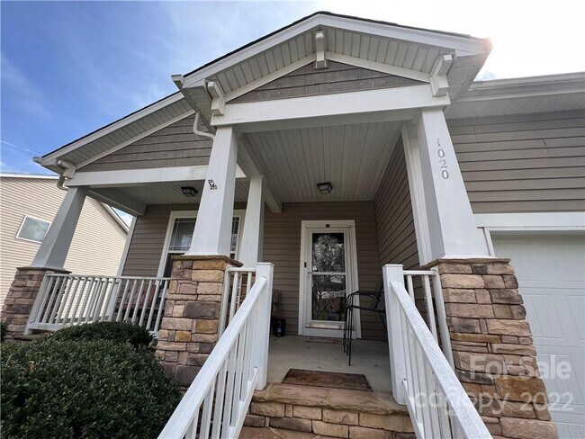 Building Photo - 1020 Oak Park Dr