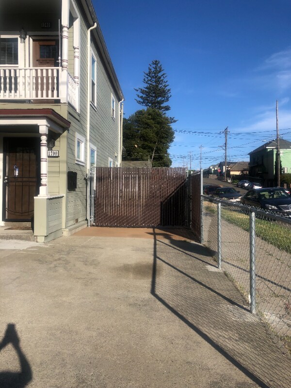 Foto del edificio - 1700 18th Ave