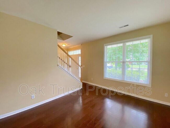 Building Photo - 176 Thousand Oaks Cir