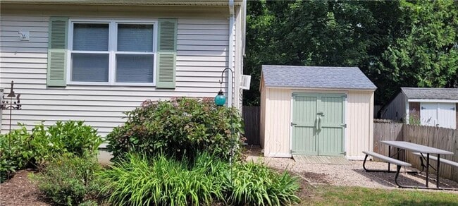 Building Photo - 559 Middlebridge Rd